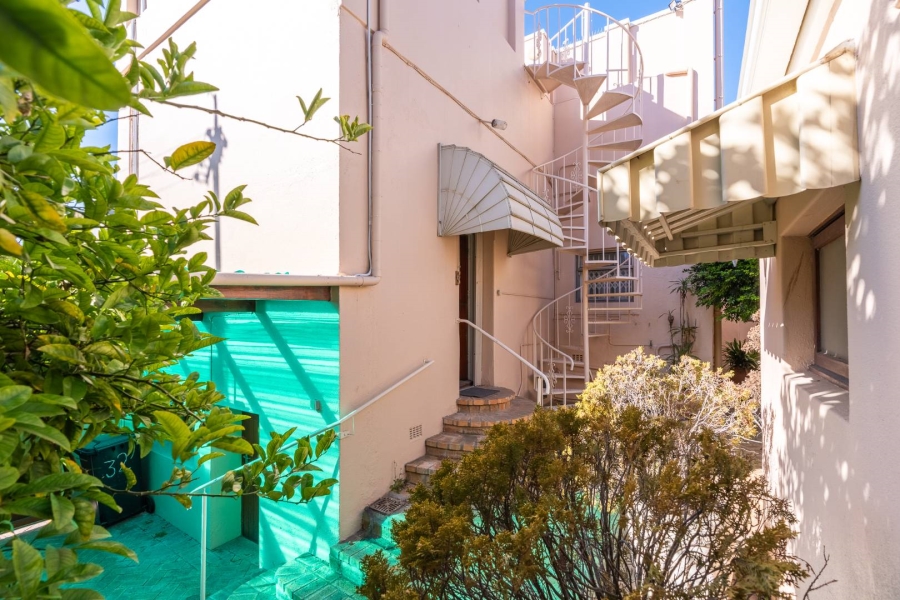 4 Bedroom Property for Sale in Bantry Bay Western Cape